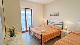 Camera Matrimoniale con lettino