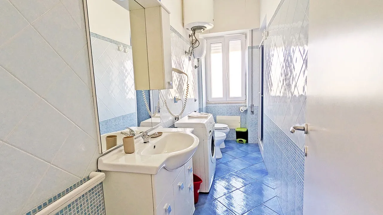 Bagno con doccia