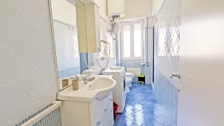Bagno con doccia